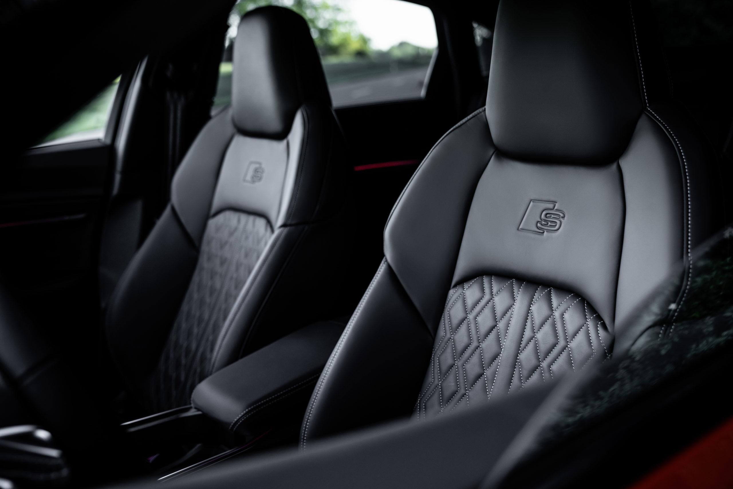 audi-e-tron-s-sportback-front-seats-leather-12