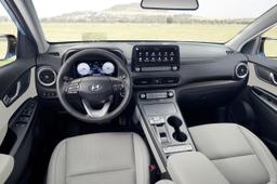 hyundai-kona-electric-2021-interior-steering-wheel