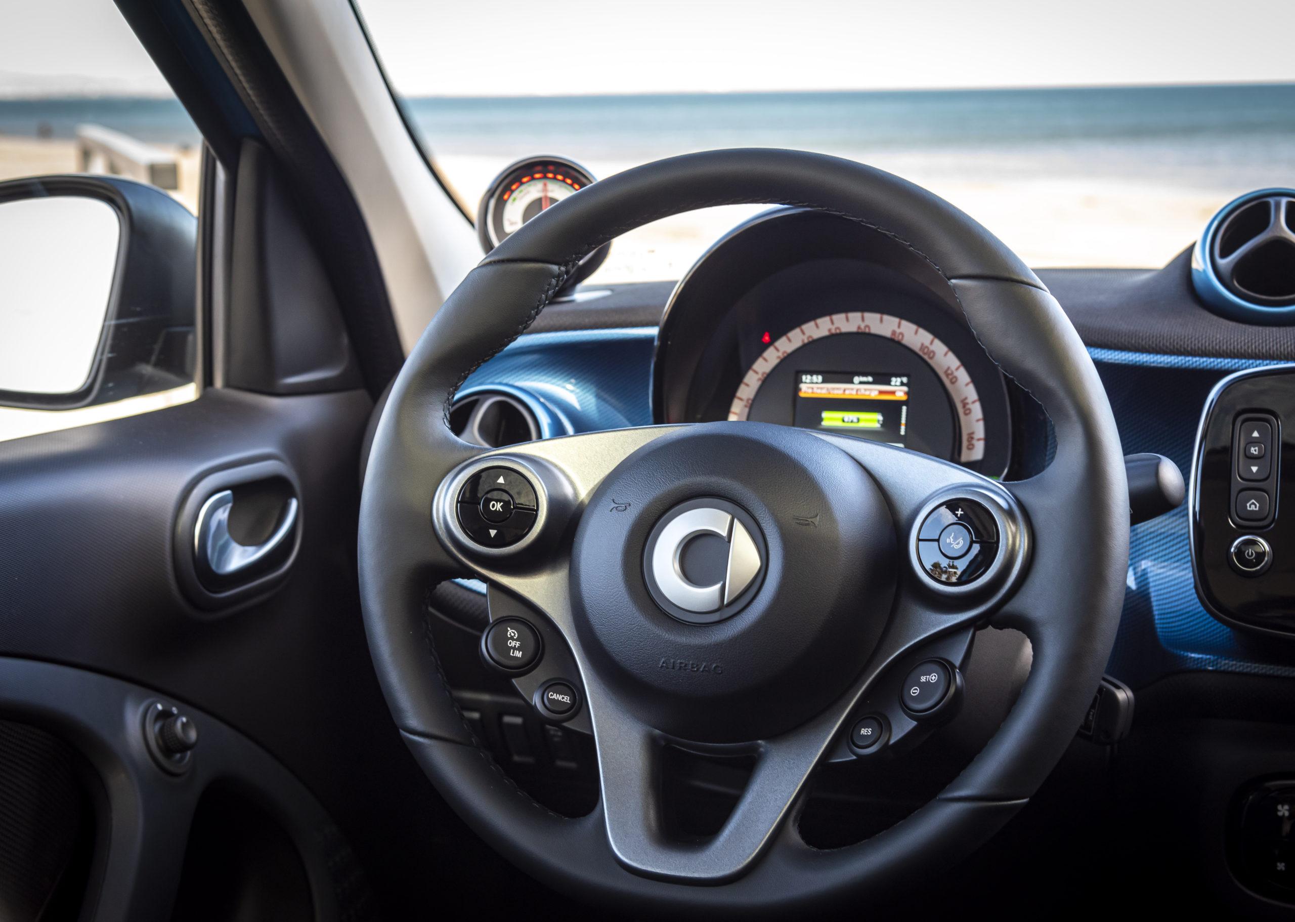 smart-eq-forfour-driving-steering