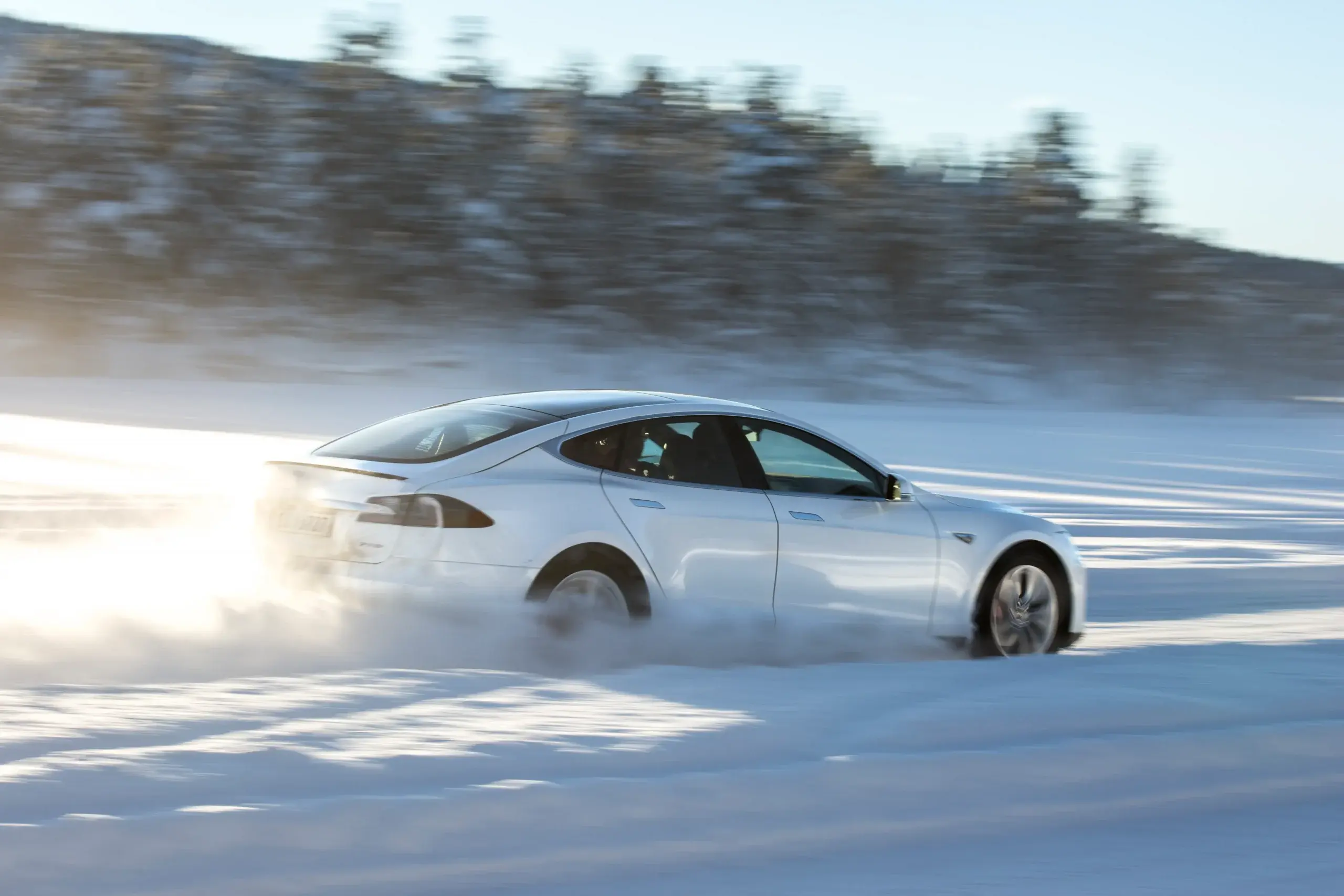 Tesla-Model-S-snow