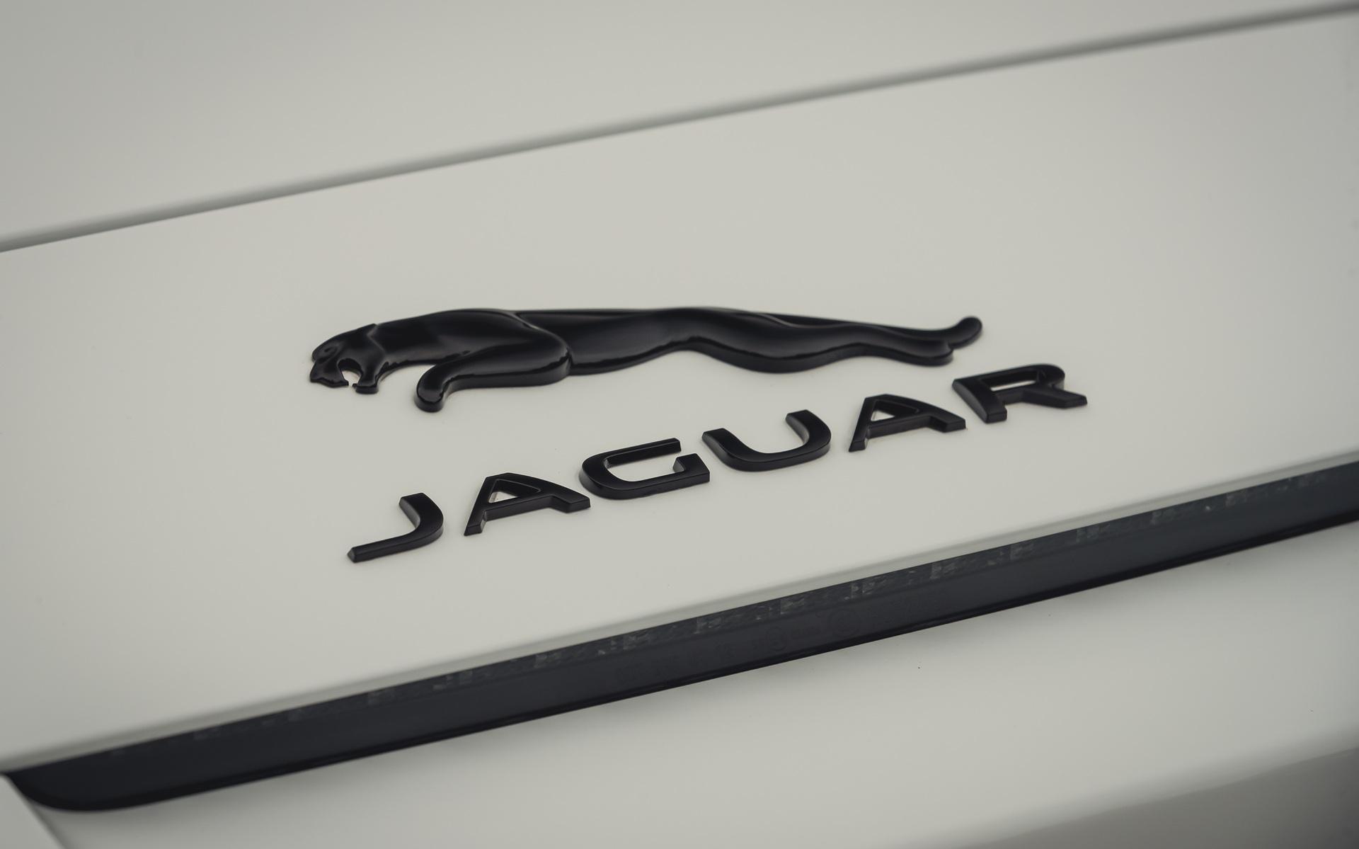 2022-Jaguar-F-Type-P450-77