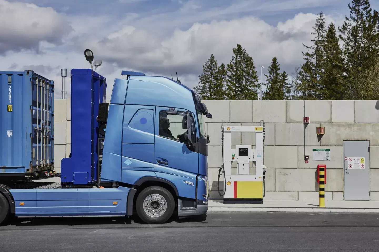 volvo-trucks-showcases-new-zero-emissions-truck-T2022-78890
